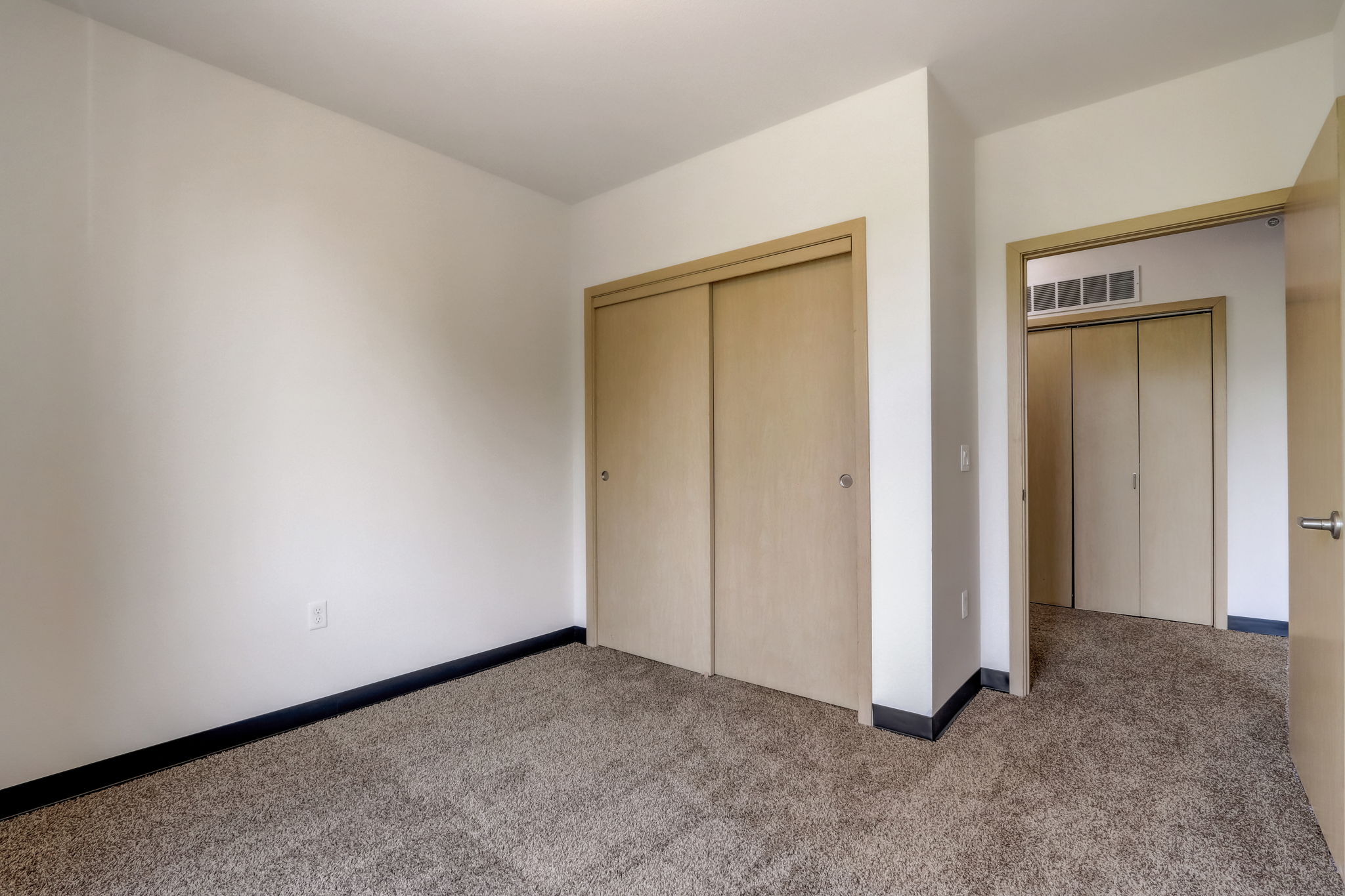 14825-web-or-mls-E Brown St 302-025.jpg